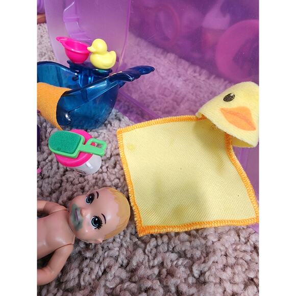 Barbie Skipper Babysitters Inc. Feeding and Bath-Time Playset - Picture 4 of 5
